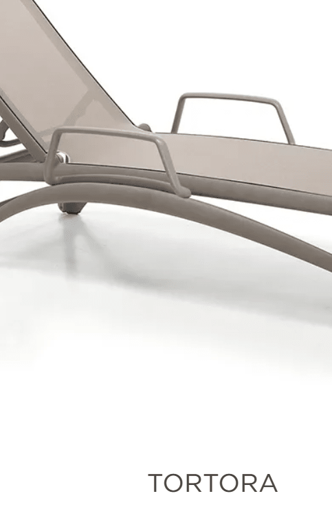 Atlantico Armrest Bracciolo Atlantico for Nardi Sun Lounger - Custom Wood DesignsNardi Atlantico armrest for Nardi sun lounger, showing a close-up of the stylish, curved plastic support on a sun lounger.Sunlounger24575215921111