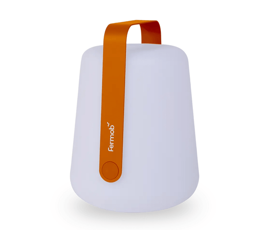 Fermob BALAD² outdoor lamp, 38 cm tall, large spherical design, ideal for outdoor lighting, in a natural setting.