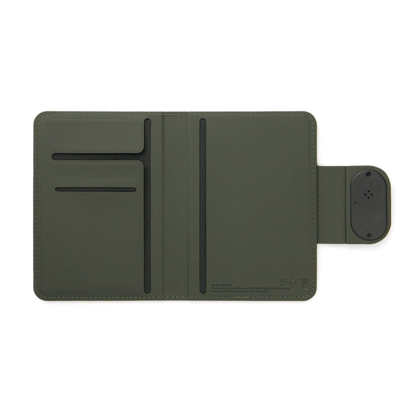 Load image into Gallery viewer, Baltimore RCS Passport Cover With Finder Dual - Custom Wood DesignsVinga Baltimore RCS passport cover with finder for phone and tablet accessories, black leather with embossed logo details.Phone &amp; Tablet accessoriesV3010007Recycled Polyurethane,Recycled ABSgreen
