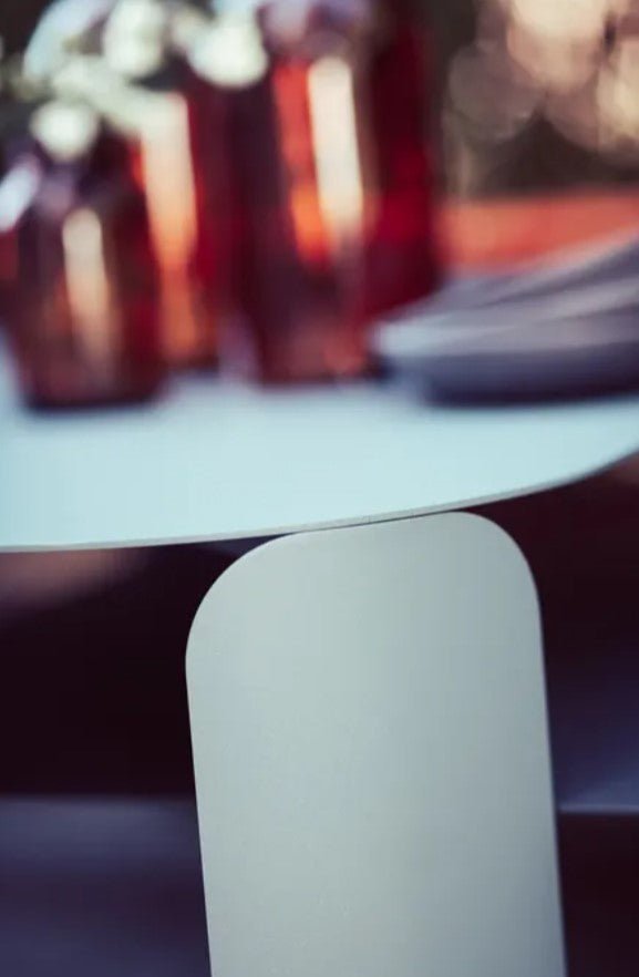 Load image into Gallery viewer, Bebop Low Table Ø80cm - Custom Wood DesignsFermob Bebop low outdoor table with an 80cm diameter, featuring a blue finish and sleek modern design.Low Table Outdoor Fermob24575201043735Pesto
