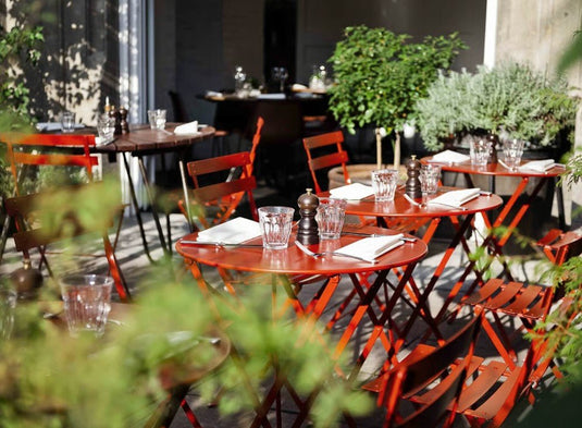 Bistro Table Ø117cm six seater - Custom Wood DesignsRound Fermob Bistro Table with 117cm diameter and umbrella hole, suitable for six seats, ideal for restaurant or hotel settings.Round Table Fermob7913.0Willow Green