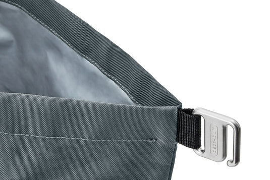 Black+Blum 6.7L insulated Lunch/Cooler Bag - Custom Wood DesignsBlack + Blum insulated outdoor lunch and cooler bag in black with a sturdy handle and zip closure, designed for keeping food fresh.OutdoorP439.1802rPETgrey