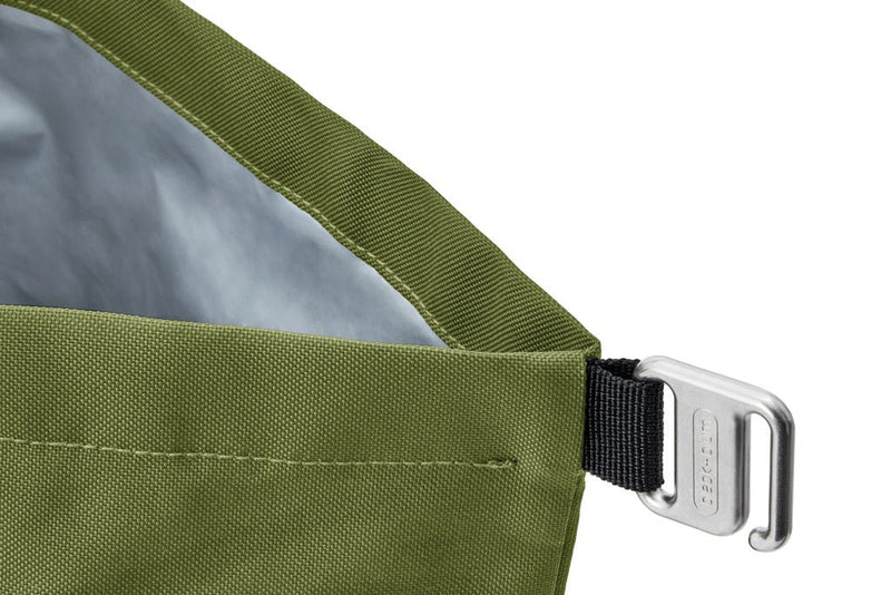 Load image into Gallery viewer, Black+Blum 6.7L insulated Lunch/Cooler Bag - Custom Wood DesignsBlack + Blum black insulated 6.7L outdoor lunch and cooler bag with handles and zip closure, designed for carrying meals outdoors.OutdoorP439.1834rPETmoss
