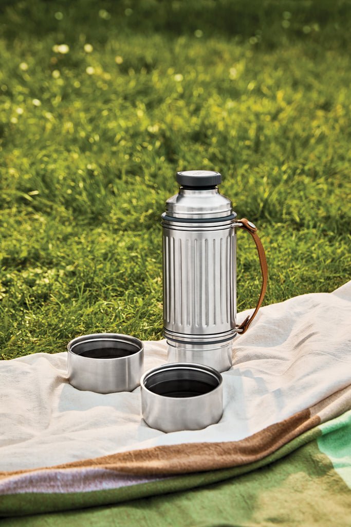 Load image into Gallery viewer, Black+Blum Explorer Flask Duo 1L - Custom Wood DesignsBlack + Blum Explorer Flask Duo 1L drinkware set showing two black stainless steel flasks with screw caps and sleek design.DrinkwareP439.1702Stainless steel,Polypropylenegrey
