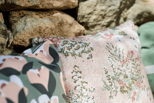Fermob Bouquet Sauvage outdoor cushion in 44x44 cm with vibrant floral pattern, perfect for patio or garden seating.