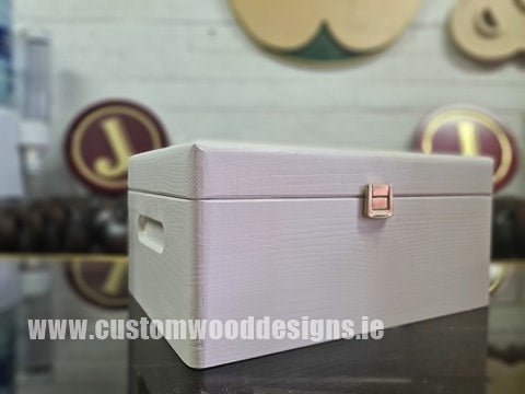 Load image into Gallery viewer, White Wood Box PHW3 29 X 21 X 14 cm Box Painted White pin bedroom deco box box with lid chest container room deco with lock wood wooden box-painted-white-default-title-white-wood-box-phw3-29-x-21-x-14-cm-53611807244631
