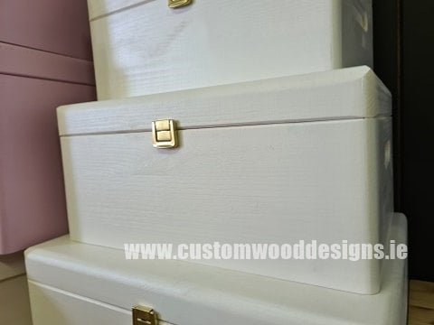Load image into Gallery viewer, White Wood Box PHW4 33 X 25 X 15,5 cm Box Painted White pin bedroom deco box box with lid chest container gift room deco with lock wood wooden box-painted-white-default-title-white-wood-box-phw4-33-x-25-x-15-5-cm-53611812553047
