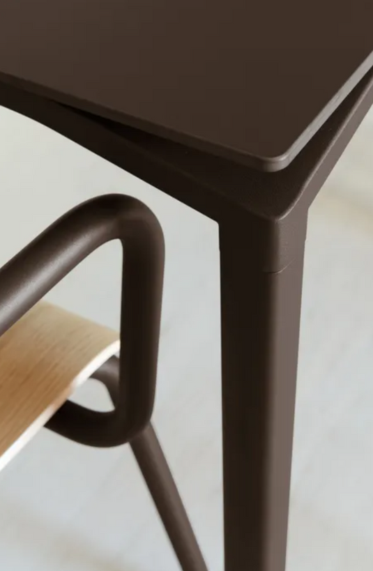 Fermob CALVI rectangular kitchen table, 160 x 80 cm, six-seater with wooden top and metal legs, ideal for dining spaces