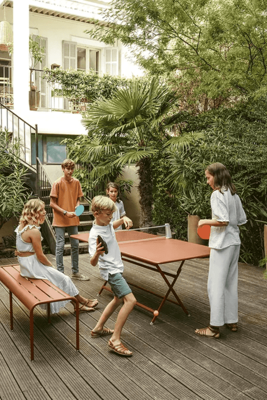 Fermob CARACTÈRE foldable outdoor table, 190 x 90 cm, eight-seater, with a sleek design and sturdy legs, suitable for outdoor dining.