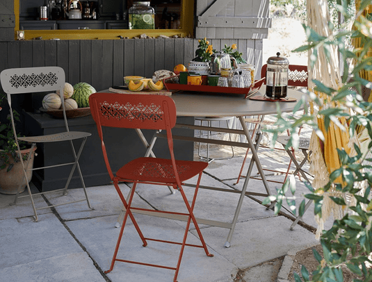 Fermob Caractère foldable metal table with 128 cm diameter, designed as an eight-seater for outdoor or indoor use.