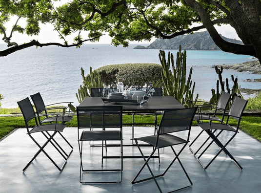 Fermob CARACTÈRE foldable outdoor table, 128x128 cm, eight-seater with metal frame and wooden top, suitable for outdoor dining.