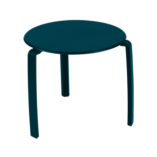 Fermob Alizé Low Table Ø48 cm in Acapulco Blue – round outdoor side table in aluminium