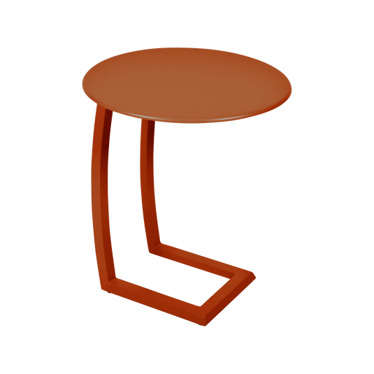 Fermob Alizé Offset Low Table Ø48 cm in Candied Orange – offset side table in aluminium