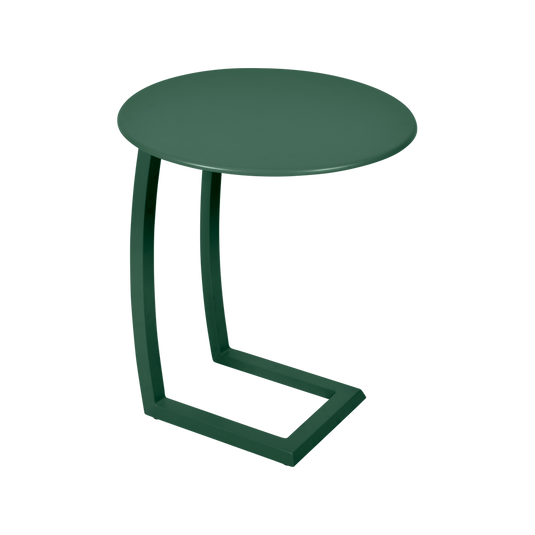 Fermob Alizé Offset Low Table Ø48 cm in Cedar Green – offset side table in aluminium