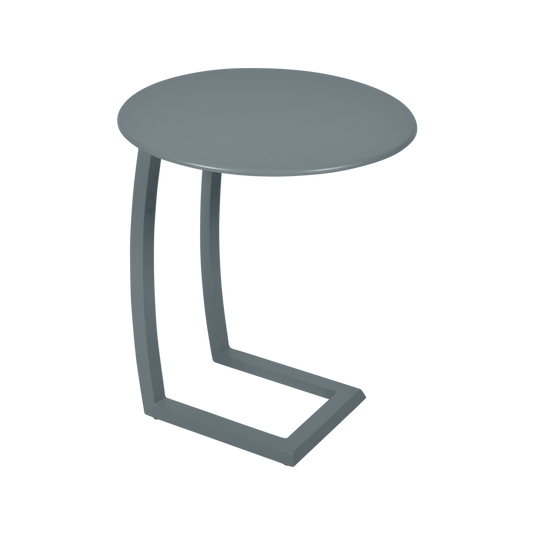 Fermob Alizé Offset Low Table Ø48 cm in Storm Grey – offset side table in aluminium
