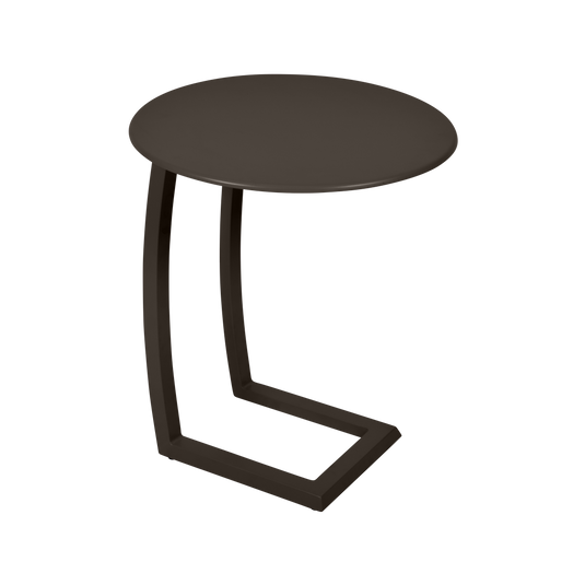 Fermob Alizé Offset Low Table Ø48 cm in Tonka – offset side table in aluminium