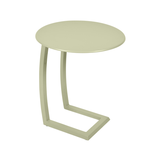 Fermob Alizé Offset Low Table Ø48 cm in Willow Green – offset side table in aluminium