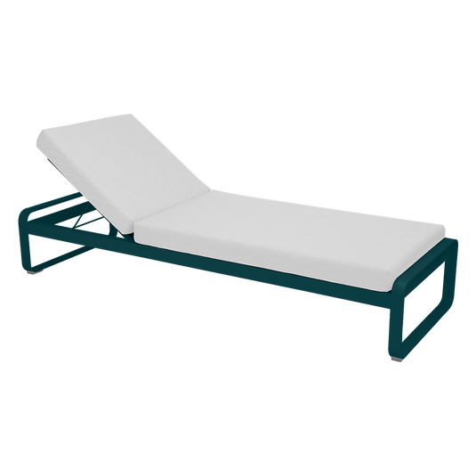 Fermob Bellevie Premium sunlounger– Acapulco Blue frame with Off-White fabric cushions