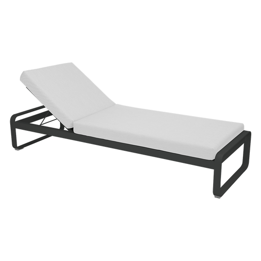 Fermob Bellevie Premium sunlounger– Anthracite frame with Off-White fabric cushions