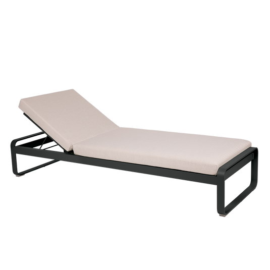Fermob Bellevie Premium sunlounger– Anthracite frame with Pearl fabric cushions