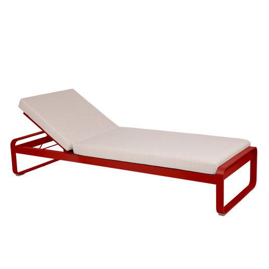 Fermob Bellevie Premium sunlounger– Chilli frame with Pearl fabric cushions
