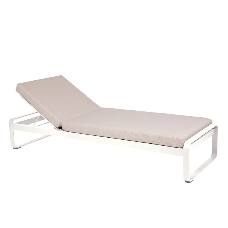 Load image into Gallery viewer, Fermob Bellevie Premium sunlounger– Cotton White frame with Pearl fabric cushions

