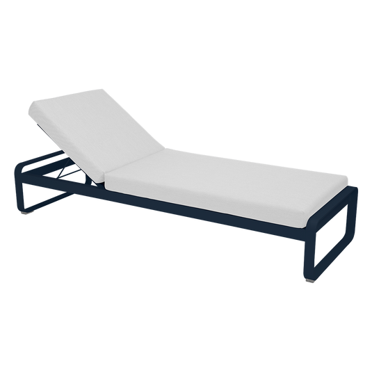 Fermob Bellevie Premium sunlounger– Deep Blue frame with Off-White fabric cushions