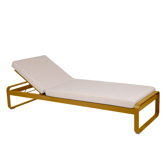 Fermob Bellevie Premium sunlounger– Gingerbread frame with Pearl fabric cushions