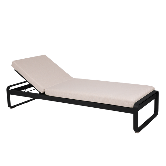 Fermob Bellevie Premium sunlounger– Liquorice frame with Pearl fabric cushions