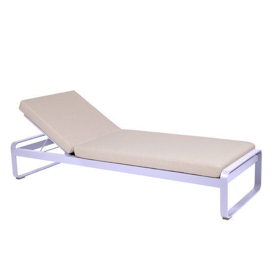 Fermob Bellevie Premium sunlounger– Marshmallow frame with Pearl fabric cushions