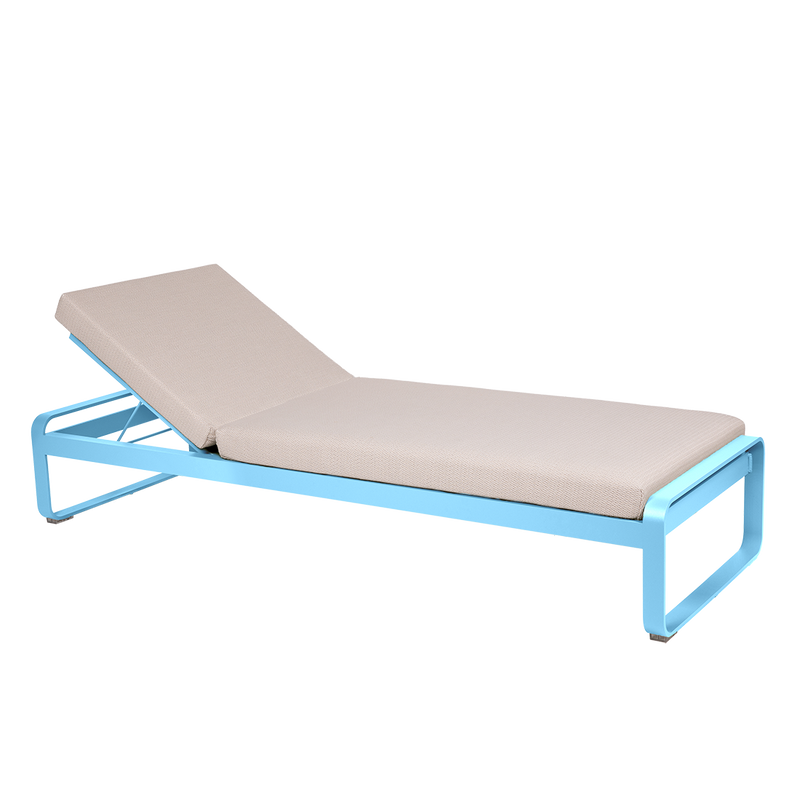 Load image into Gallery viewer, Fermob Bellevie Premium sunlounger– Maya Blue frame with Pearl fabric cushions
