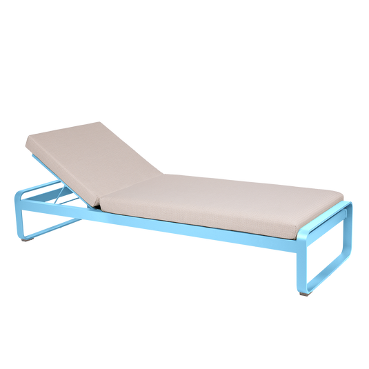 Fermob Bellevie Premium sunlounger– Maya Blue frame with Pearl fabric cushions