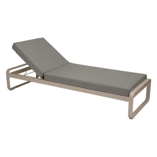 Fermob Bellevie Premium sunlounger– Nutmeg frame with Grey Taupe fabric cushions