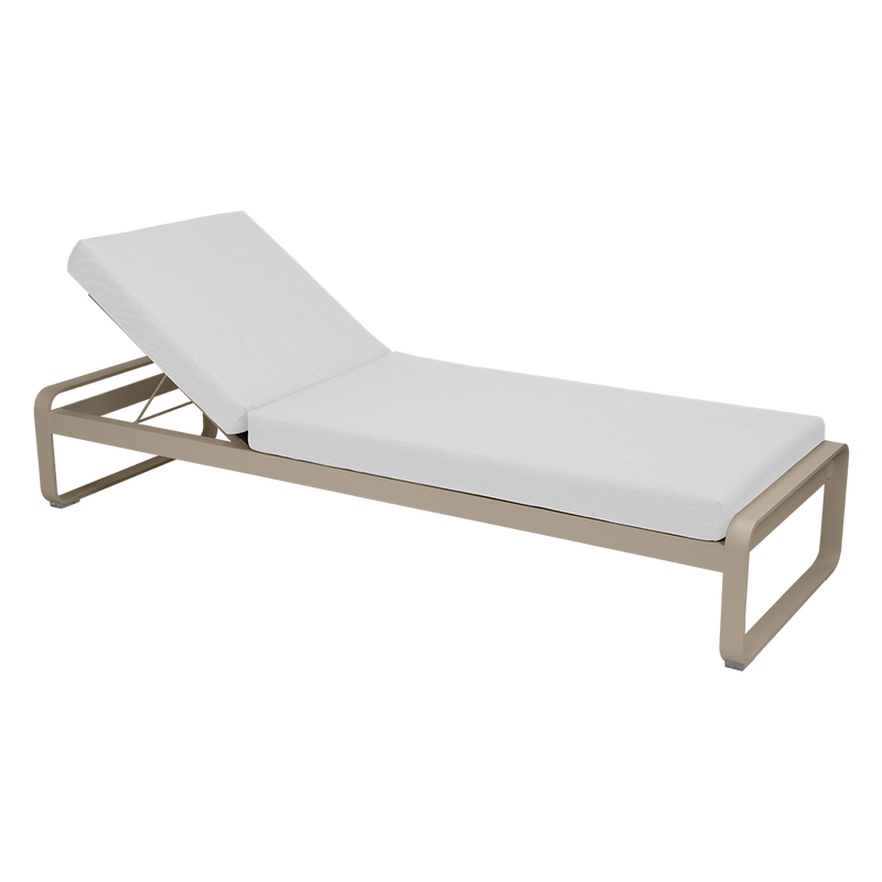 Load image into Gallery viewer, Fermob Bellevie Premium sunlounger– Nutmeg frame with Off-White fabric cushions
