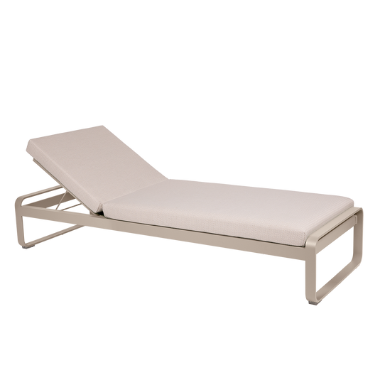 Fermob Bellevie Premium sunlounger– Nutmeg frame with Pearl fabric cushions