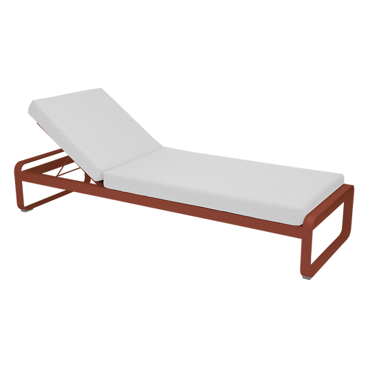 Fermob Bellevie Premium sunlounger– Red Ochre frame with Off-White fabric cushions
