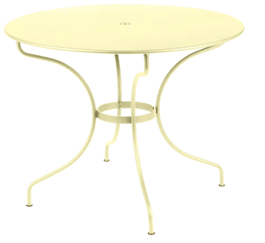 Fermob OPÉRA+ outdoor metal table with a 96 cm diameter, five-seater patio table in frosted lemon finish.