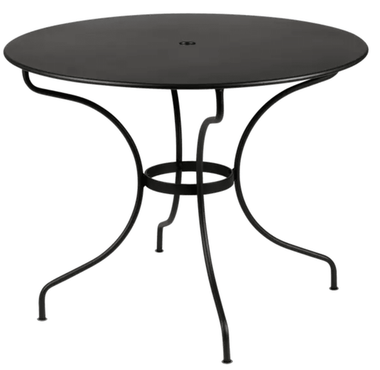 Fermob OPÉRA+ outdoor metal table with 96cm diameter in Liquorice color, designed for five-seater patio dining.