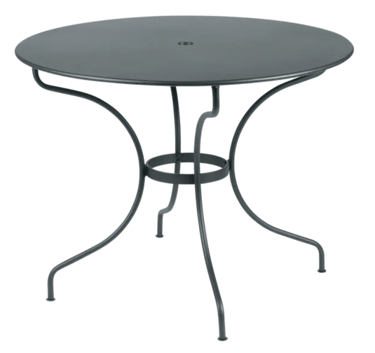 Fermob OPÉRA+ outdoor metal table in Storm Grey, 96 cm diameter, suitable for five-seater patio or garden space.