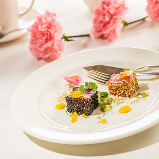 Fine Dine Crema flat plate, 240mm shallow dish with smooth edges, ideal for serving appetizers or desserts.