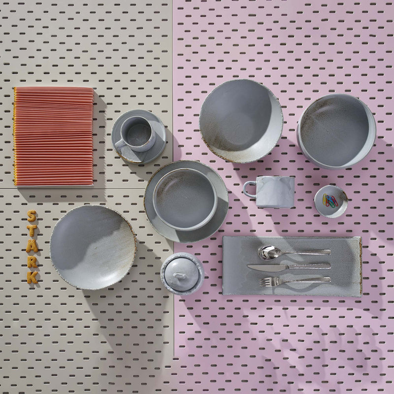 Load image into Gallery viewer, Fine Dine Stark high edge plate with 200mm rim, showcasing a sleek ceramic dinner plate with raised edges for serving.
