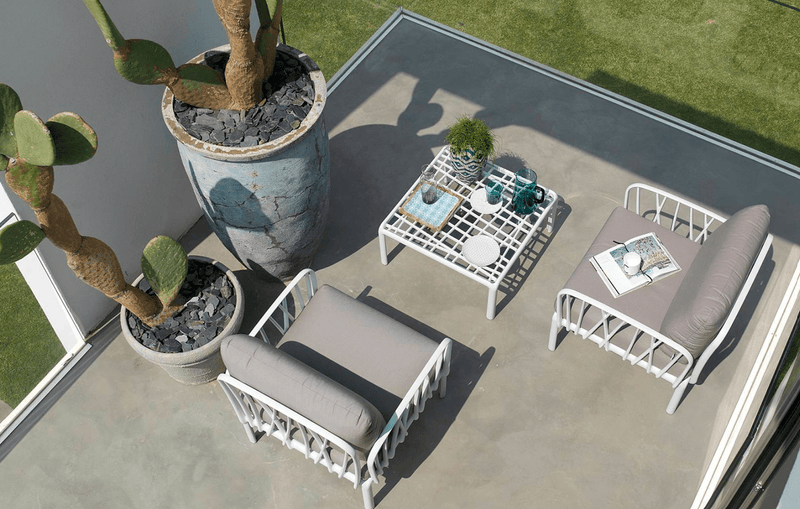 Load image into Gallery viewer, Komodo Tavolino Vetro Glass Outdoor Table - Custom Wood DesignsNardi Komodo Tavolino Vetro glass outdoor table with white finish, suitable for patio or garden outdoor spaces.Outdoor Nardi Table Komodo24575200623511Tortora Vetro
