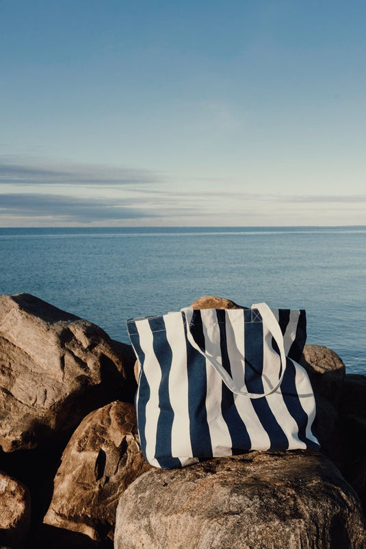 Lagoa GRS beach bag - Custom Wood DesignsVinga Lagoa GRS beach bag in woven design with sturdy handles, perfect for beach and travel accessories.Bags & TravelV7620625Recycled cotton,Recycled polyesternavy