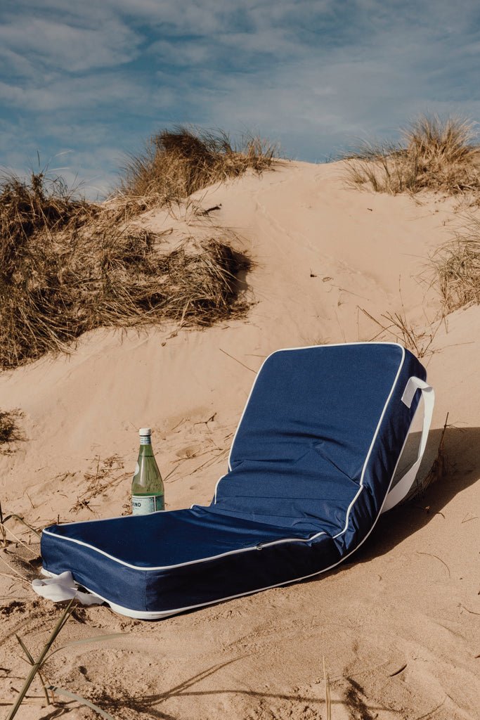 Load image into Gallery viewer, Lagoa GRS beach chair - Custom Wood DesignsVinga Lagoa GRS outdoor beach chair with adjustable reclining back and lightweight frame, ideal for relaxing by the water.OutdoorV4532715Polyester,Steellight blue
