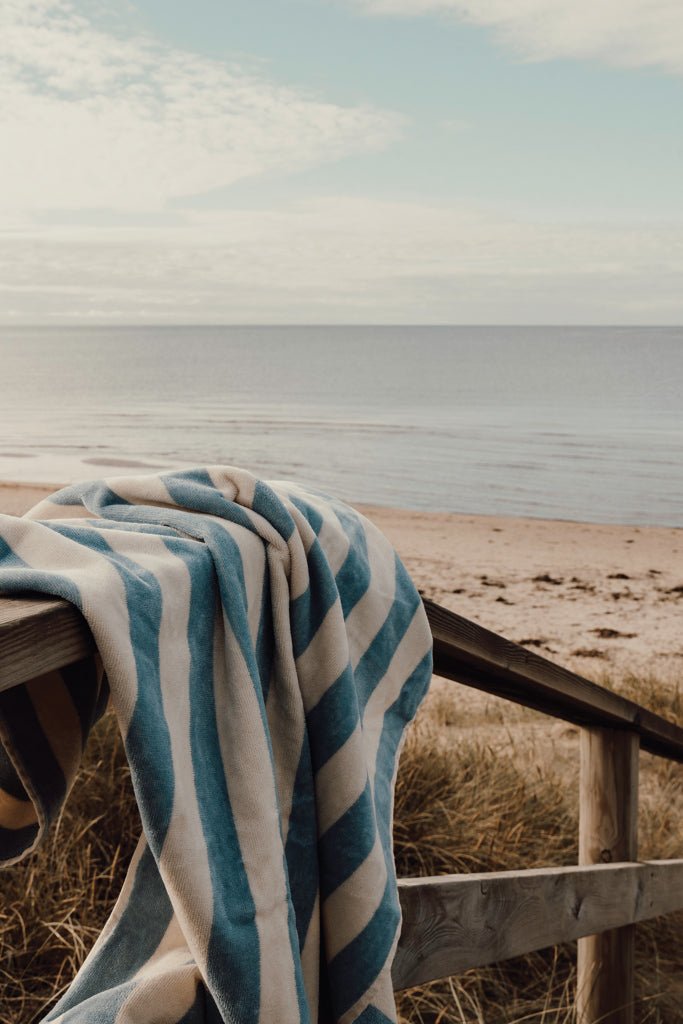 Load image into Gallery viewer, Lagoa GRS beach towel - Custom Wood DesignsVinga Lagoa GRS outdoor beach towel with vibrant pattern, soft cotton fabric, ideal for beach or outdoor relaxation.OutdoorV4502315Recycled cottonlight blue
