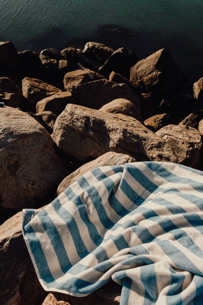 Load image into Gallery viewer, Lagoa GRS beach towel - Custom Wood DesignsVinga Lagoa GRS beach towel spread out outdoors, featuring vibrant patterns and soft, absorbent fabric for beach or outdoor use.OutdoorV4502315Recycled cottonlight blue
