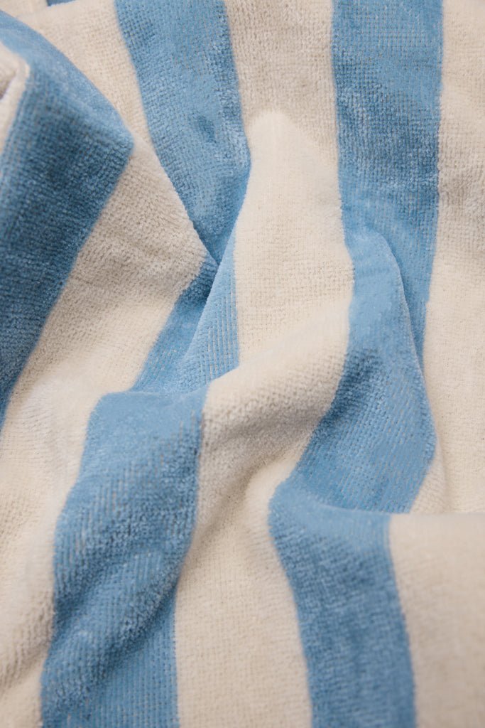 Load image into Gallery viewer, Lagoa GRS beach towel - Custom Wood DesignsVinga Lagoa GRS outdoor beach towel with colorful striped design laid flat on a sandy beach.OutdoorV4502315Recycled cottonlight blue
