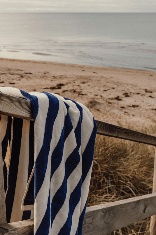 Lagoa GRS beach towel - Custom Wood DesignsVinga Lagoa GRS outdoor beach towel with colorful striped pattern, soft and absorbent for beach or outdoor use.OutdoorV4502315Recycled cottonlight blue