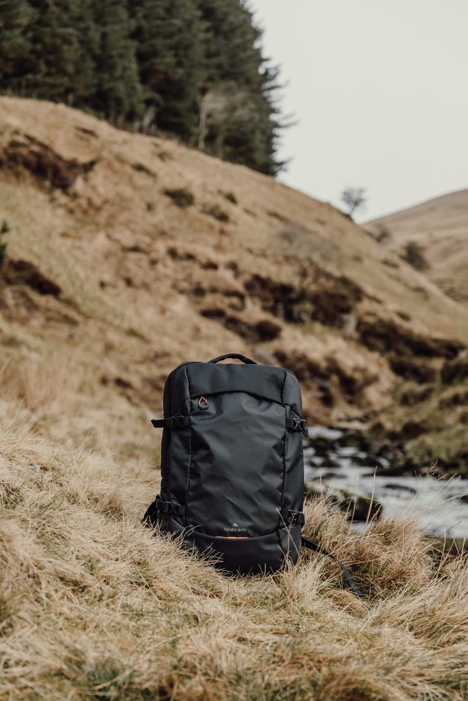 Load image into Gallery viewer, Nordic Drift RCS Travelling backpack 25L - Custom Wood DesignsNordic Drift RCS travelling backpack 25L in black, with multiple compartments and padded shoulder straps for comfortable travel.Bags &amp; TravelND200.0501rPET,rPETblack
