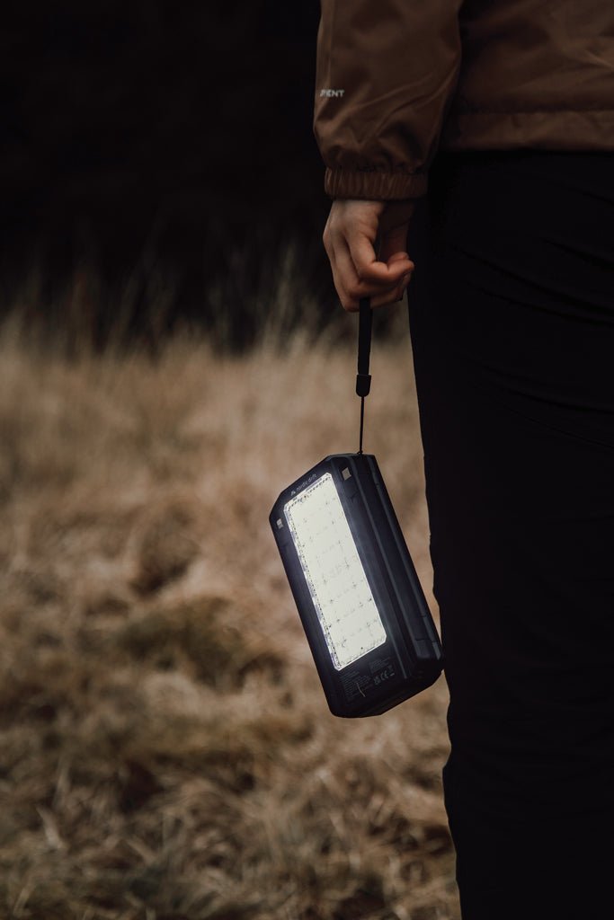 Load image into Gallery viewer, Nordic Drift Titan 10.000mAh solar powerbank with 3 panels - Custom Wood DesignsNordic Drift Titan 10,000mAh solar powerbank with three panels, portable phone and tablet charging accessory.Phone &amp; Tablet accessoriesND410.0001Recycled ABS,Recycled Polycarbonateblack
